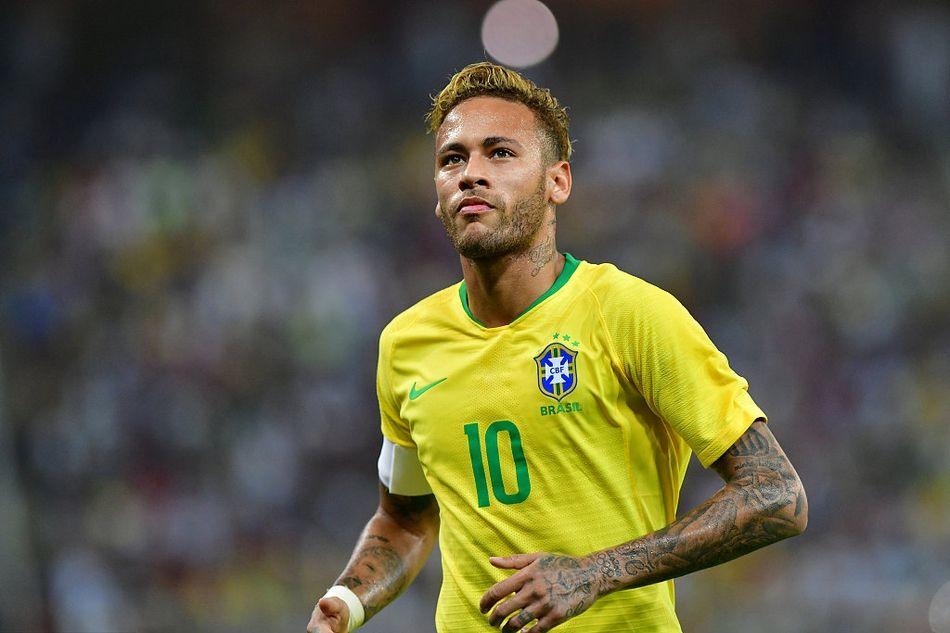 弗兰克：中国非常自由和安全，商品非常便宜，菜味道出奇地好（弗兰克称中国自由安全、物价实惠，菜肴出奇美味）