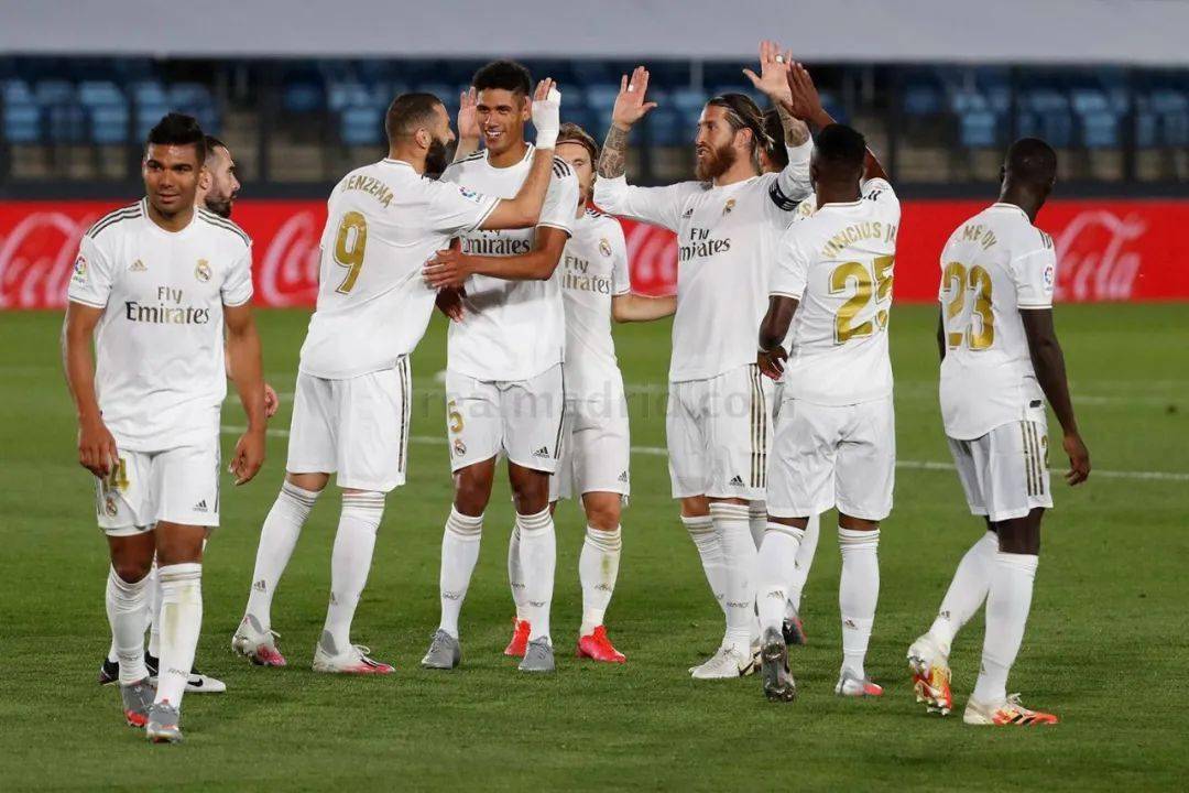 拜仁慕尼黑客场大胜多特蒙德