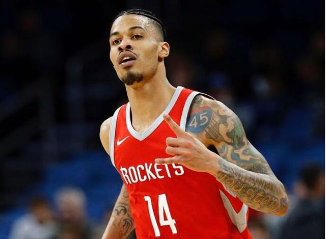 内姆布哈德延续状态＆弗拉格半场高效，独行侠半场领先10分（内姆布哈德手感在线，弗拉格半场高效输出，独行侠中场领先10分）