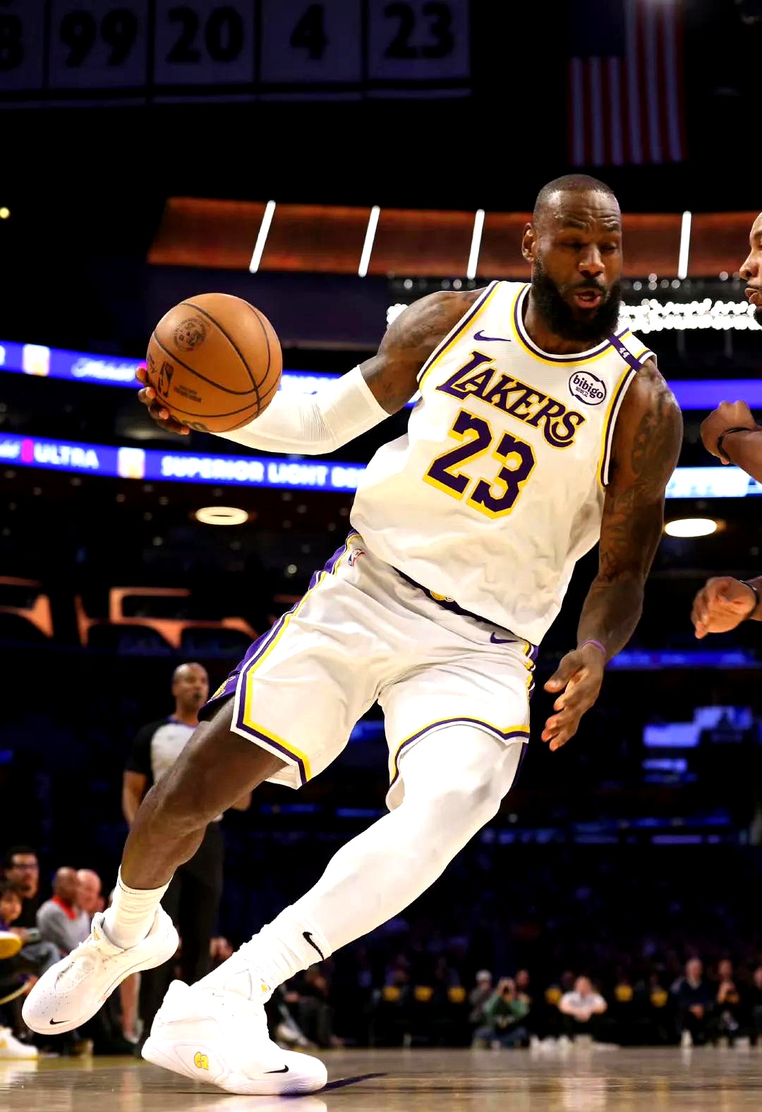 亚马尔被换下后不太高兴？弗里克打趣：下场我就让亚马尔替补（亚马尔被换下显不悦？弗里克笑称：下一场就让他坐板凳）