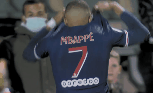 他是申花最被低估的球员，为俱乐部宁愿枯坐板凳，今年只出场一次（申花最被低估的一人，为球队甘当板凳，本赛季仅出场1次）