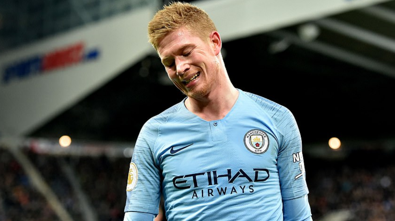 球星突破防线送出关键助攻（王牌强突撕裂防线送出关键助攻）