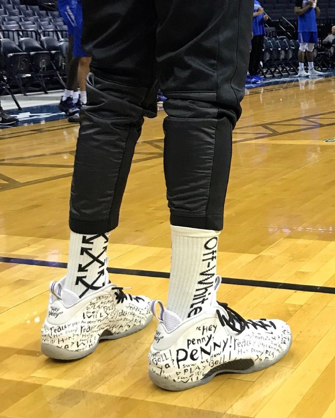 铜梁龙官方：下赛季球衣为主红客白，欢迎球迷投票27赛季球衣（铜梁龙官宣下季主红客白，启动27赛季球衣球迷投票）