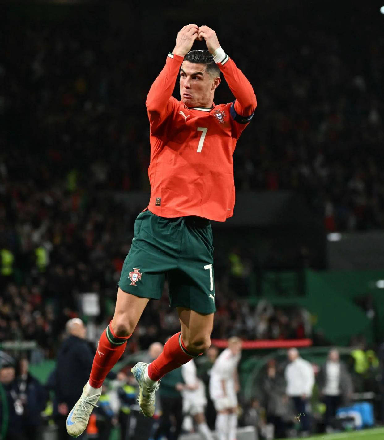 他真的值得所有掌声（他配得上满堂喝彩）